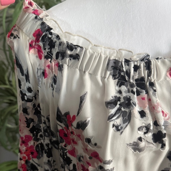 White House Blac Market Floral Off-Shoulder Women's Top - Picture 3 of 8